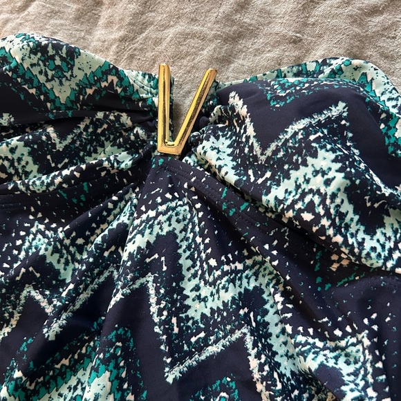 Liz Lange maternity medium swim tankini top - Picture 5 of 6